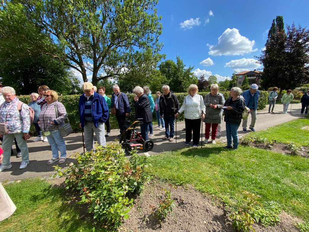 Ein informativer und kurzweiliger Rundgang durch den Rosengarten.